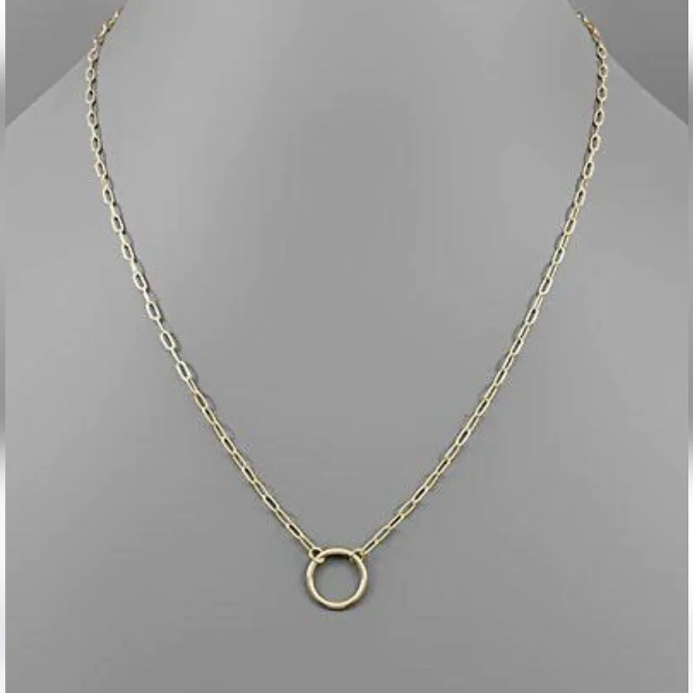 Silver circle pendant necklace NWT